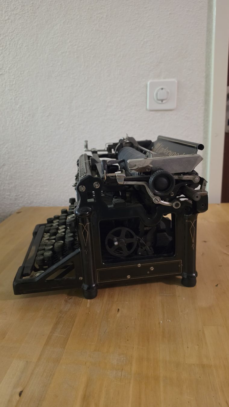 Underwood Schreibmaschinen: Antike Schreibmaschine "UNDERWOOD" – Gebraucht aus Rheinfelden von Ragg 2