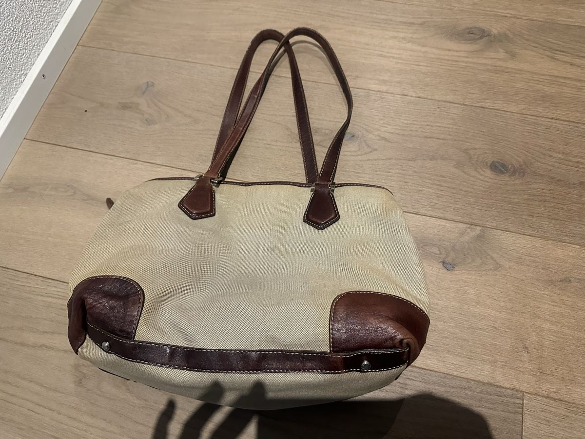 Borse da donna: Prada Milano – Usato da Altendorf venduto da Quietwater 1