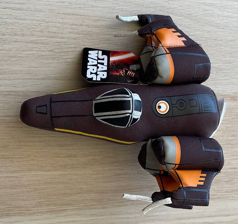 Giocattoli: X-wing  de Star Wars, en peluche neuf. – Usato da Courtelary venduto da OnTheRoad79 1