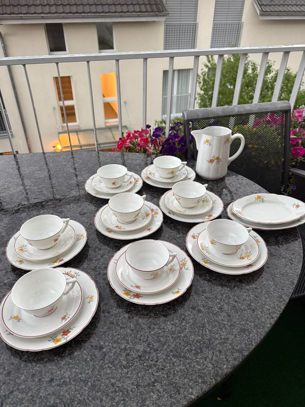 Set di piatti: TEESET SUISSE LANGENTHAL 8 PERSONEN – Usato da Weisslingen venduto da Harbin