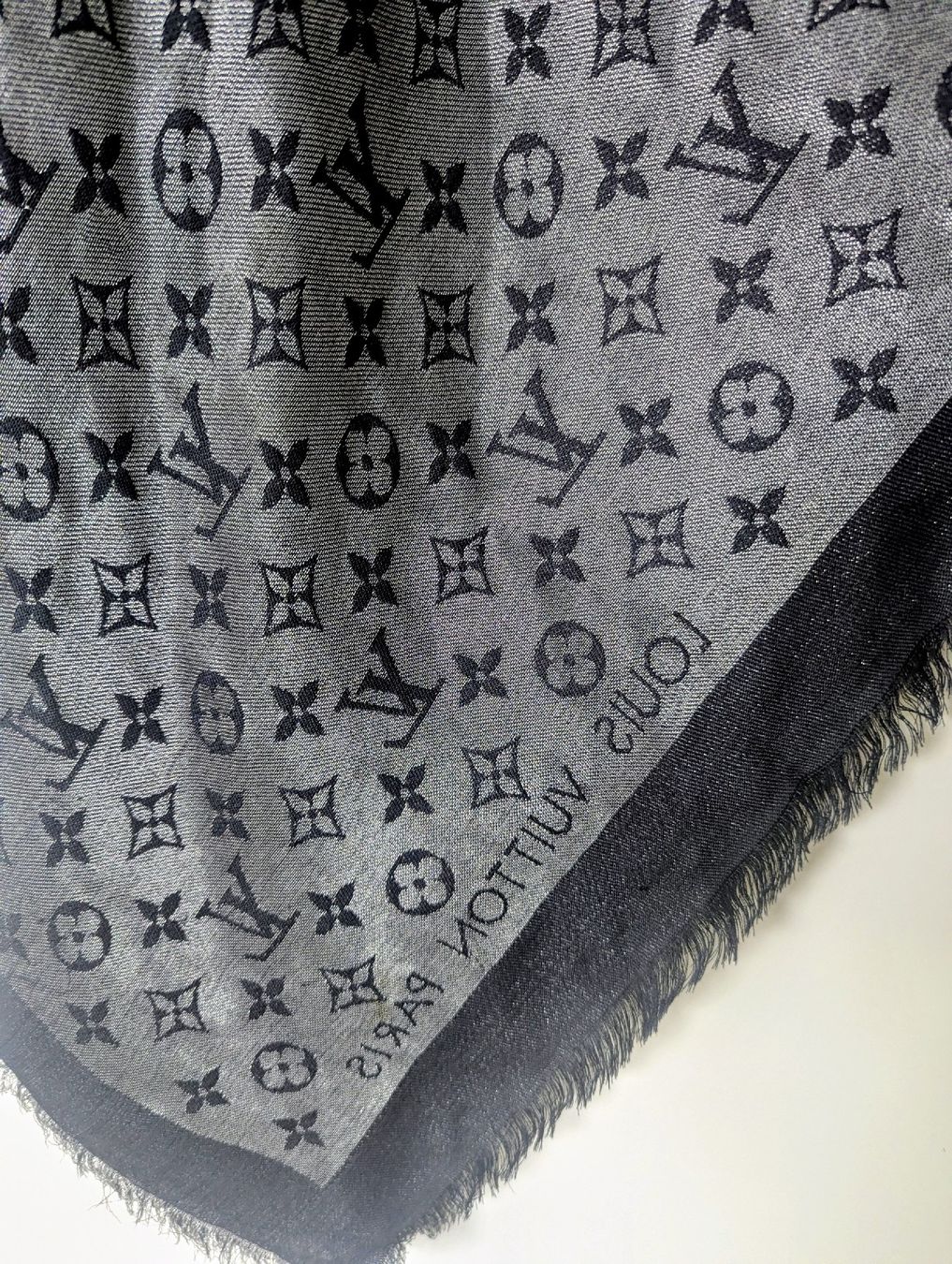 Foulard & Sciarpe: Schal Louis Vuitton Monogram – Usato da Basel venduto da katrin984 2