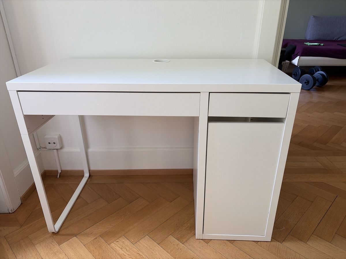 Ikea Scrivanie: Kleine Schreibtisch – Usato da Zürich venduto da pho_j9jb