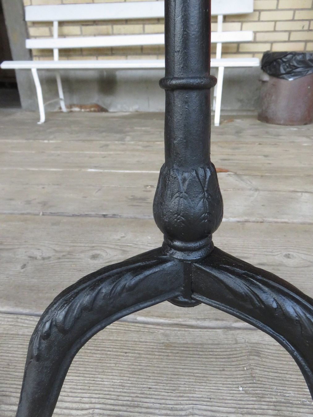 Tische: 2 antike Gussfüsse – Gebraucht aus Ruswil von Mfladibus 3