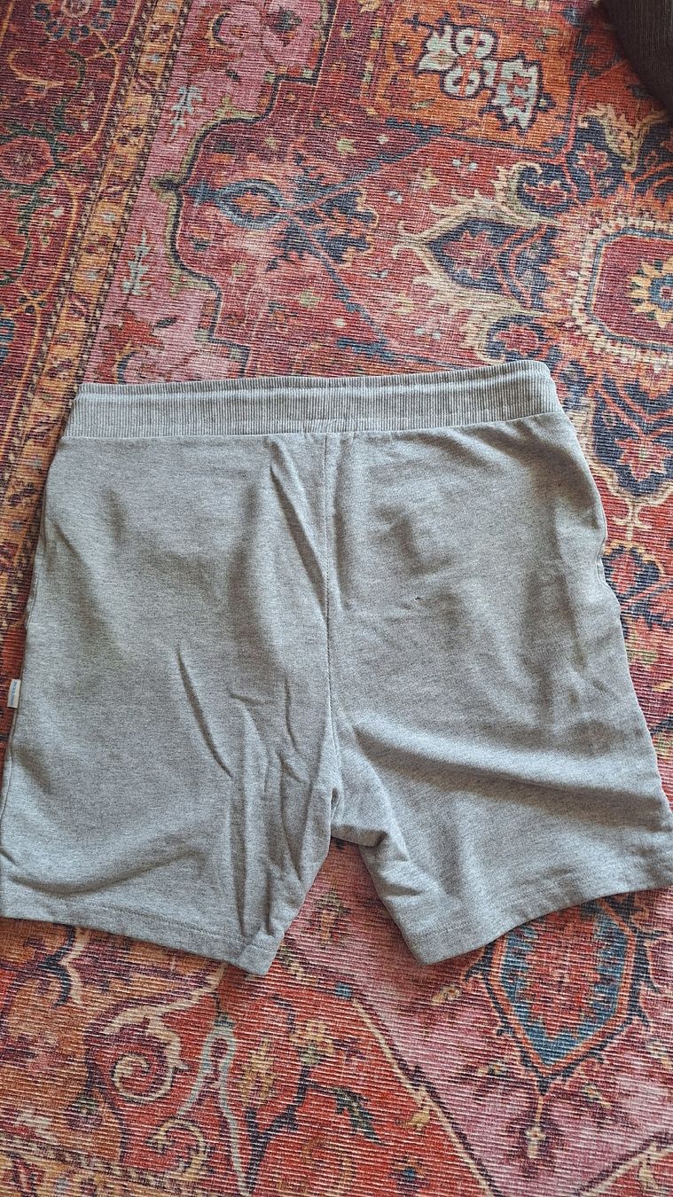 Jack & Jones Pantaloni: Graue kurze Hose – Usato da Winterthur venduto da shishibelle 1