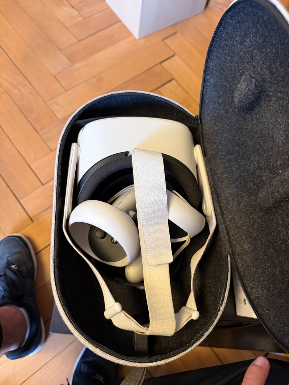 Meta Casco VR: Meta Quest 2 mit Elite Strap Akku und Case – Usato da Zürich venduto da mat_jpl5