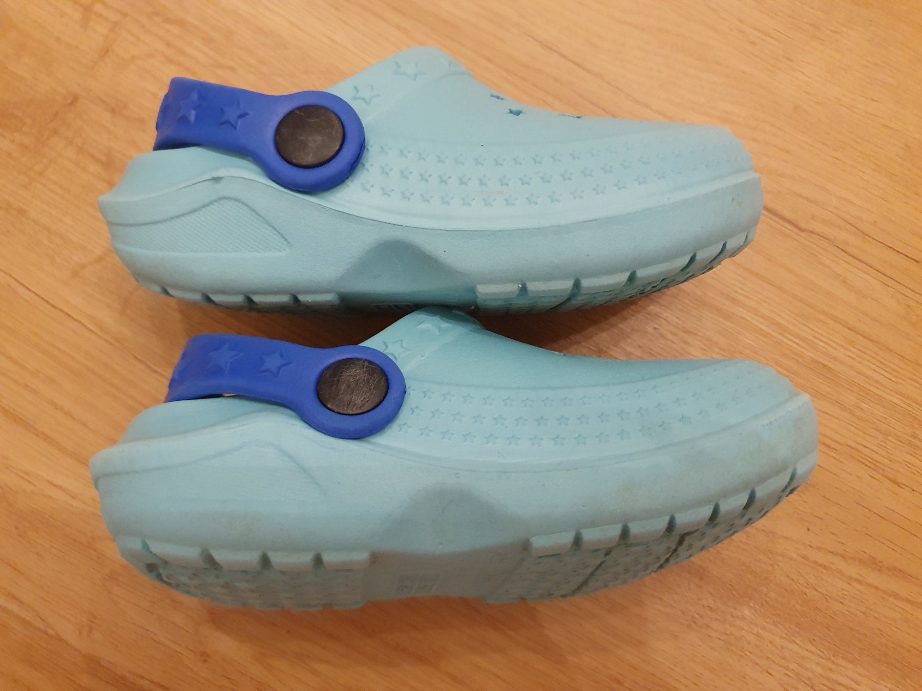 Scarpe per ragazzi: Gummi Clogs, Badeschuhe, Gr. 25, hellblau – Usato da Heinrichswil venduto da frankie19860 6