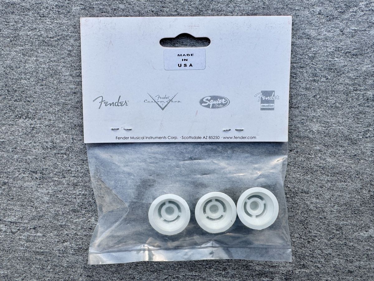 Fender Instruments de musique: Fender Stratocaster Knobs Set (Neu) – Neuf avec emballage d'origine à Winterthur par Crazycorner-8400 2