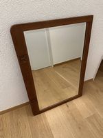 Spiegel mit Holzrahmen