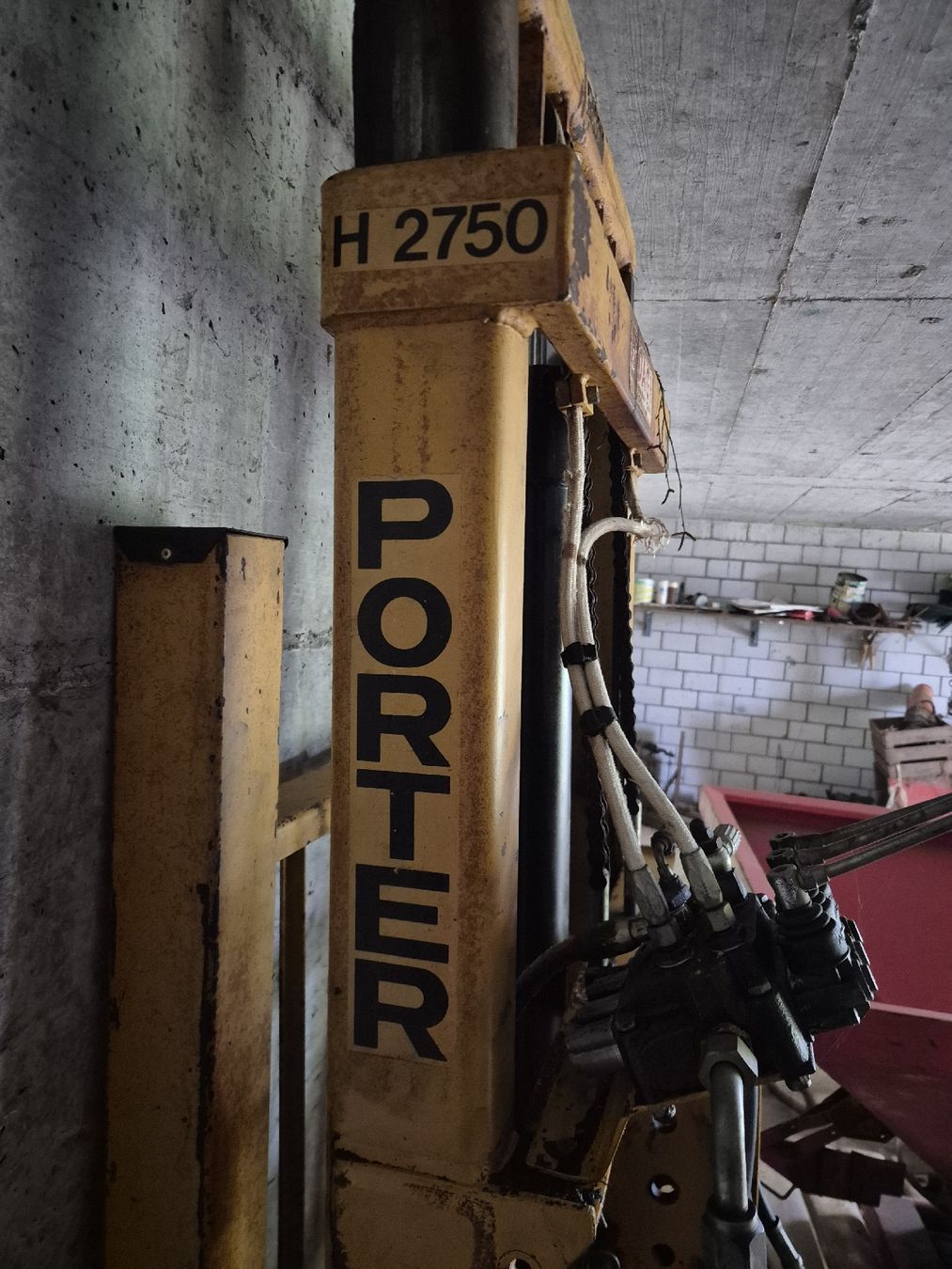 Carrelli elevatori e a forche: Heckstapler Porter H 2750 – Usato da Langrickenbach venduto da LANGENEGGER_FARMS 1
