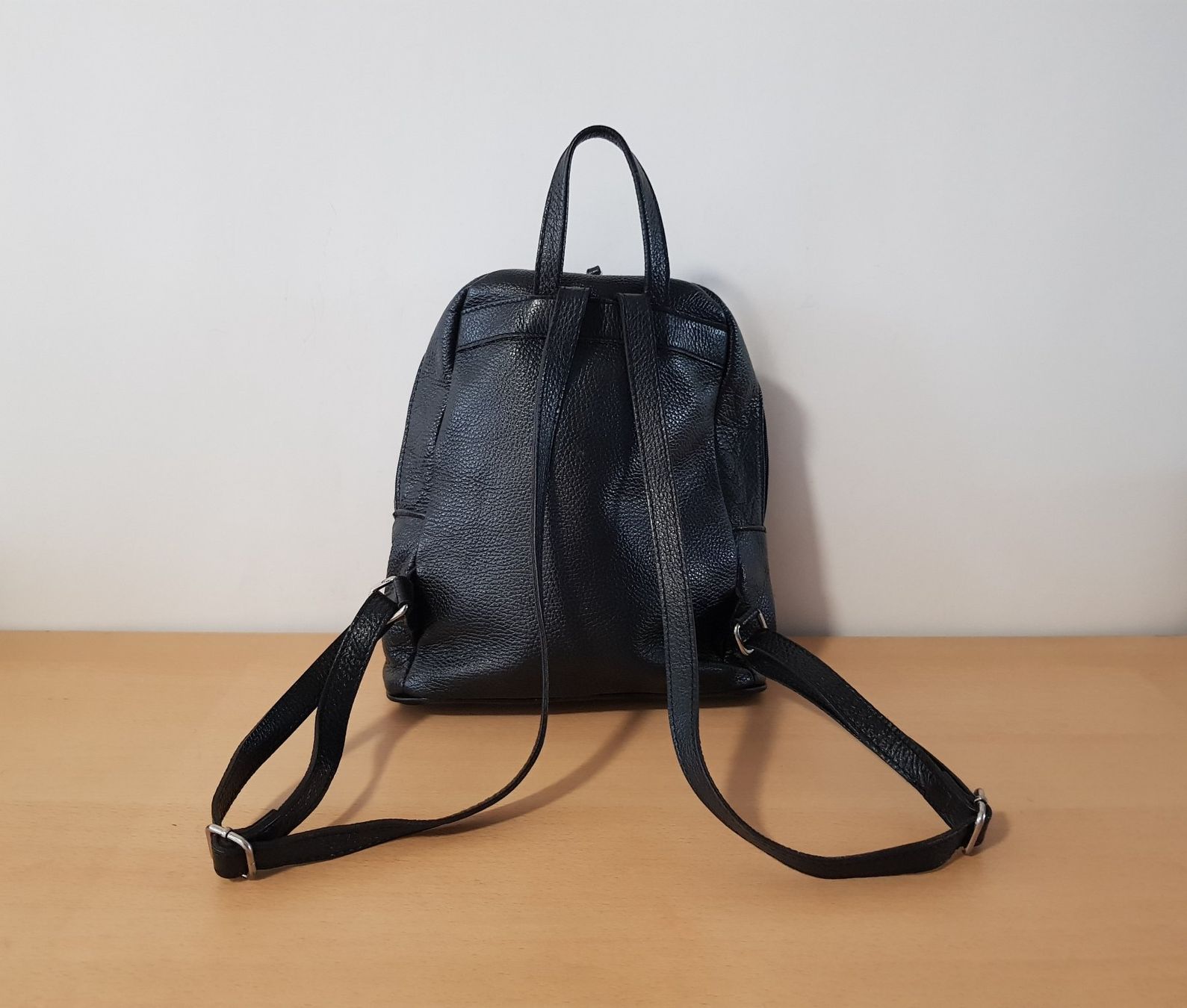 Rucksäcke: Leder Rucksack in Schwarz – Gebraucht aus Basel von Birs868 3