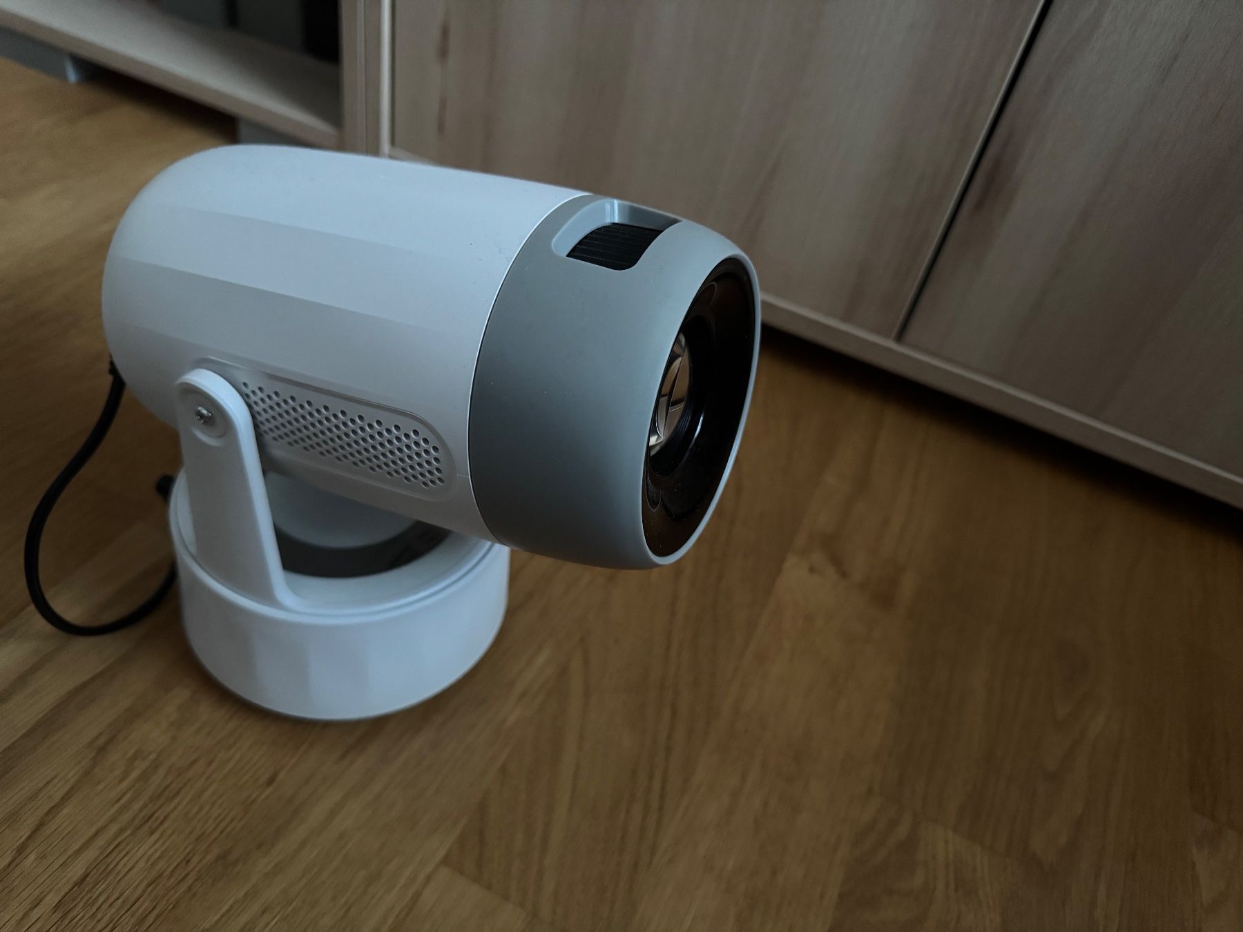 Videoprojektoren: Beamer Schneider VP300 mit Akku – Gebraucht aus Aeschau von ResZ 4