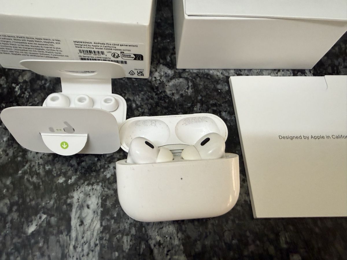 Apple Cuffie: AirPods Pro ( 2nd Generation) – Usato da Embrach venduto da mar_m9rq 2