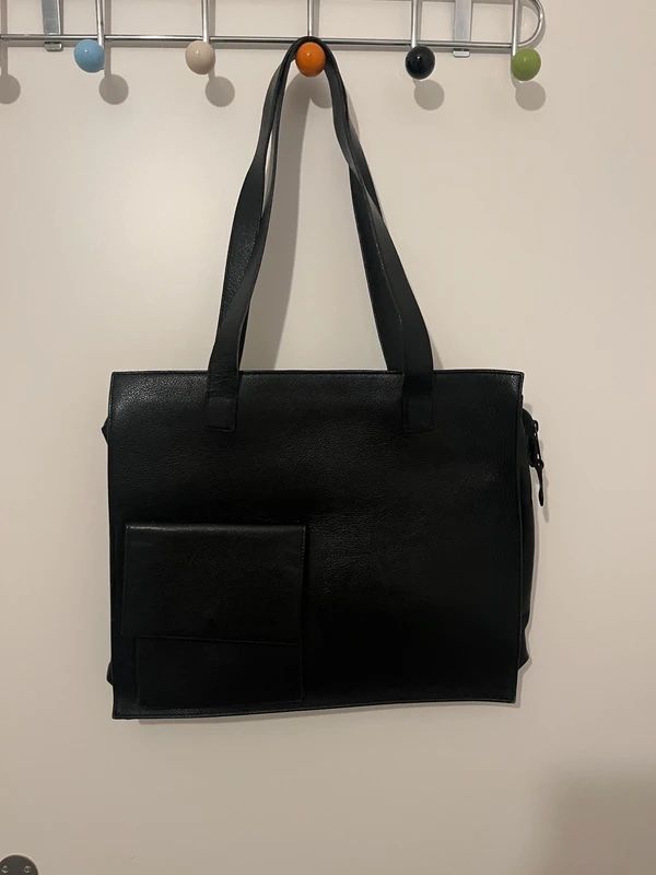 Taschen für Damen: Schwarze Ledertasche – Neu (gemäss Beschreibung) aus Rafz von mar_j7dl