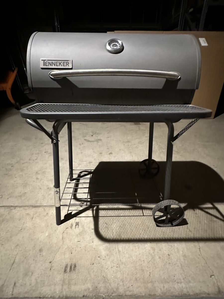 Grils: Holzkohlengrill – D'occasion à Samstagern par ailama