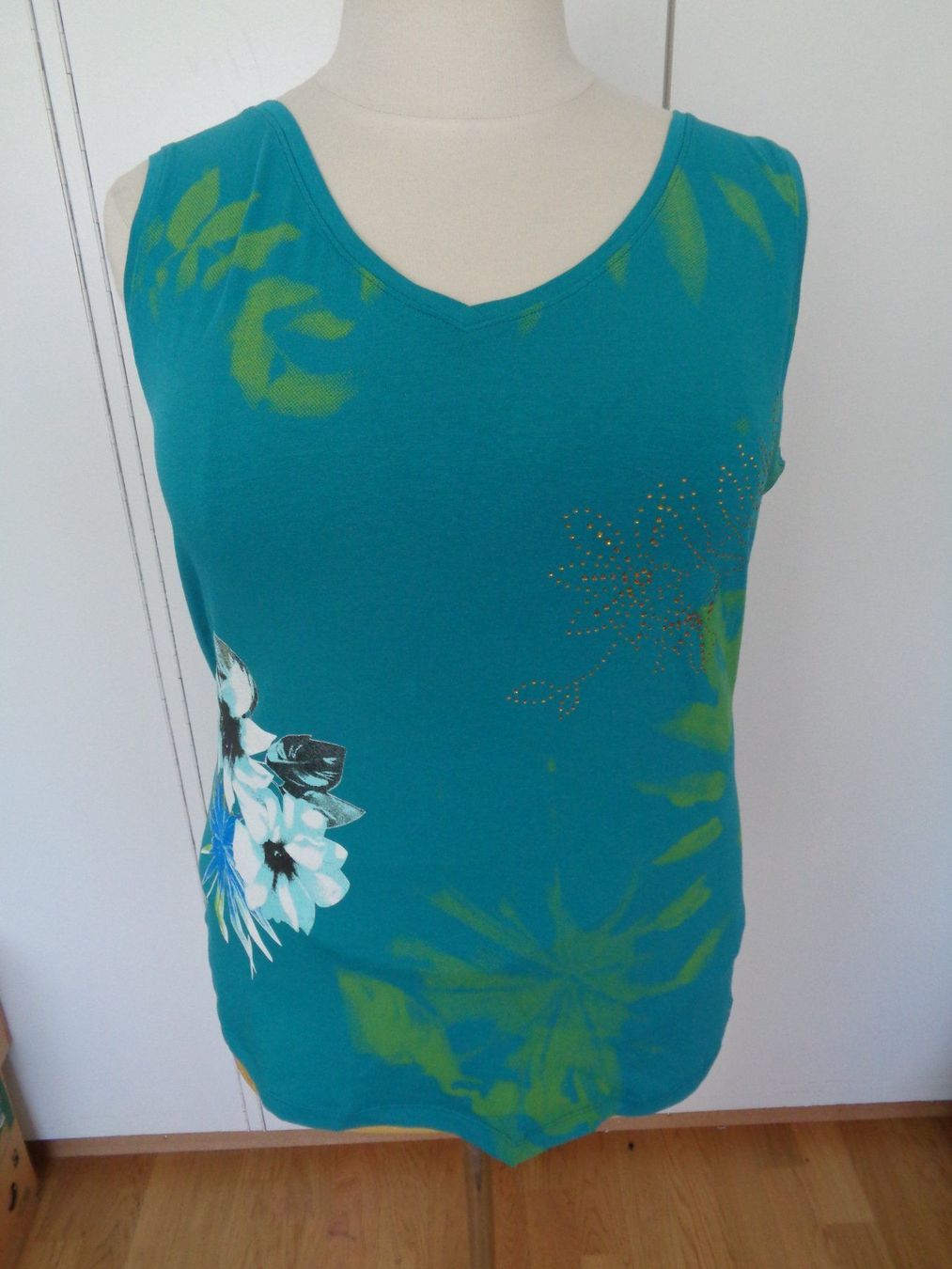 Top: Top vert cotton, T. 44, 46, 48, 50, 52 – Nuovo (secondo la descrizione) da Marin-Epagnier venduto da Madja