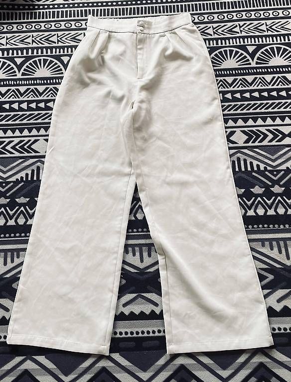 Pantaloni: White Pants – Usato da Herisau venduto da Ciaoschein