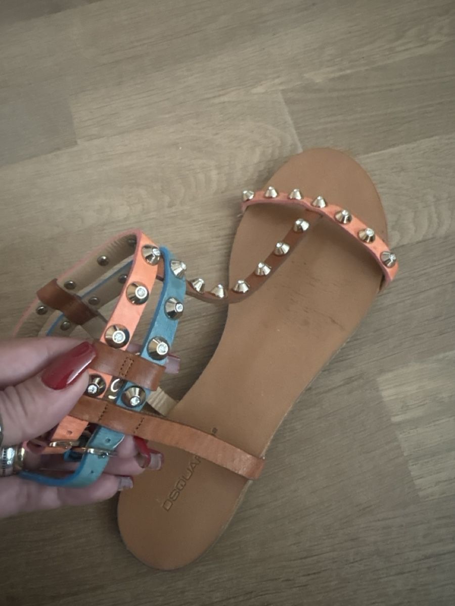 Dsquared2 Scarpe da donna: Dsquared2 flat crystal embellished sandals sizeIT37 – Usato da Wettswil venduto da tininha79 2