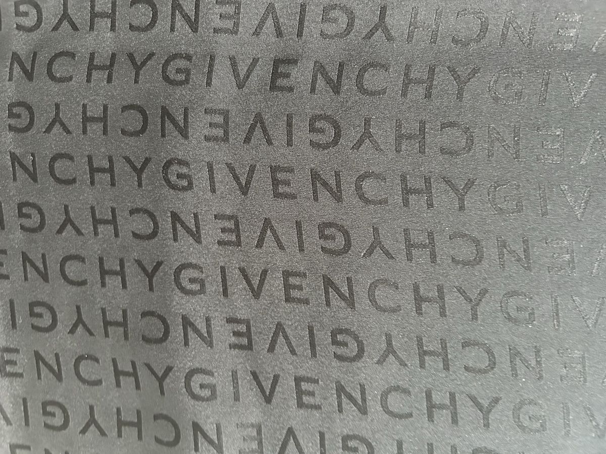 Givenchy Foulard & Sciarpe: Sciarpa GIVENCHY donna NEW! – Nuovo e nell'imballaggio originale da Locarno venduto da Matic04 4