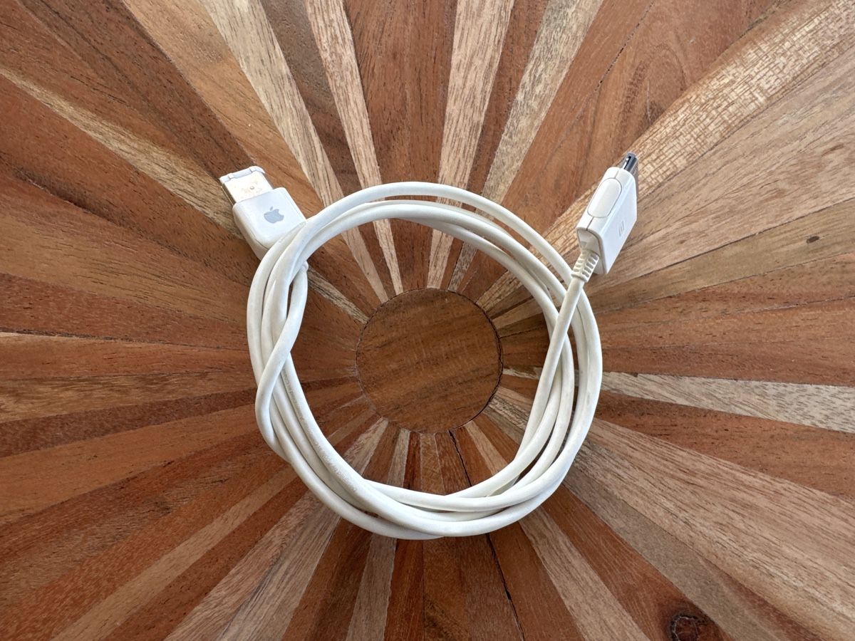 Apple Caricabatterie: Apple iPod FireWire Ladekabel Ladegerät – Usato da St. Gallen venduto da hae_6rmh 3
