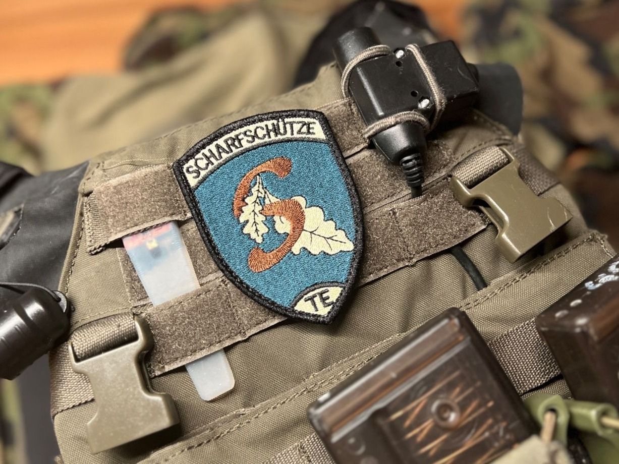 Schweizer Armee Placchette & Badge: Badge Scharfschütze TE mit Klett – Nuovo e nell'imballaggio originale da Fruthwilen venduto da speex