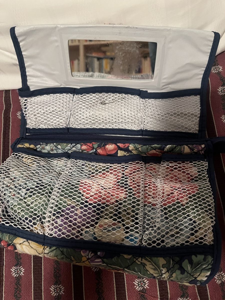 Taschen für Damen: Neccesaire mit Tasche – Gebraucht aus Zufikon von gia_ld5b 1