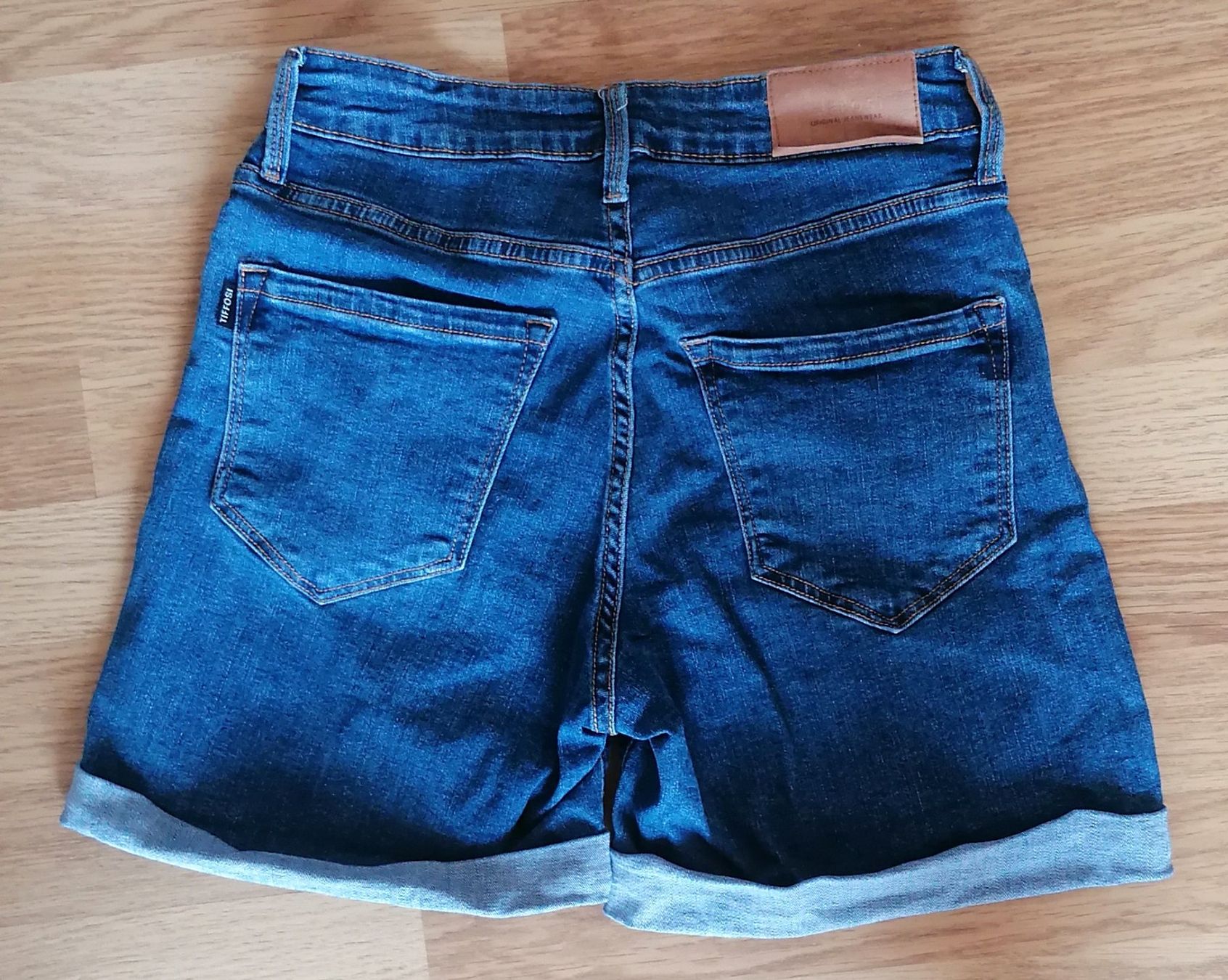 Pantaloni: Short,short en jean – Usato da Montcherand venduto da petiteoune75 3