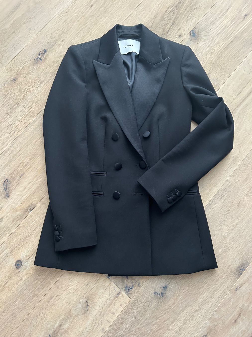 Completi & Tailleur: Smoking Anzug von Ivy Oak – Nuovo (secondo la descrizione) da Stetten SH venduto da egl_z6jq