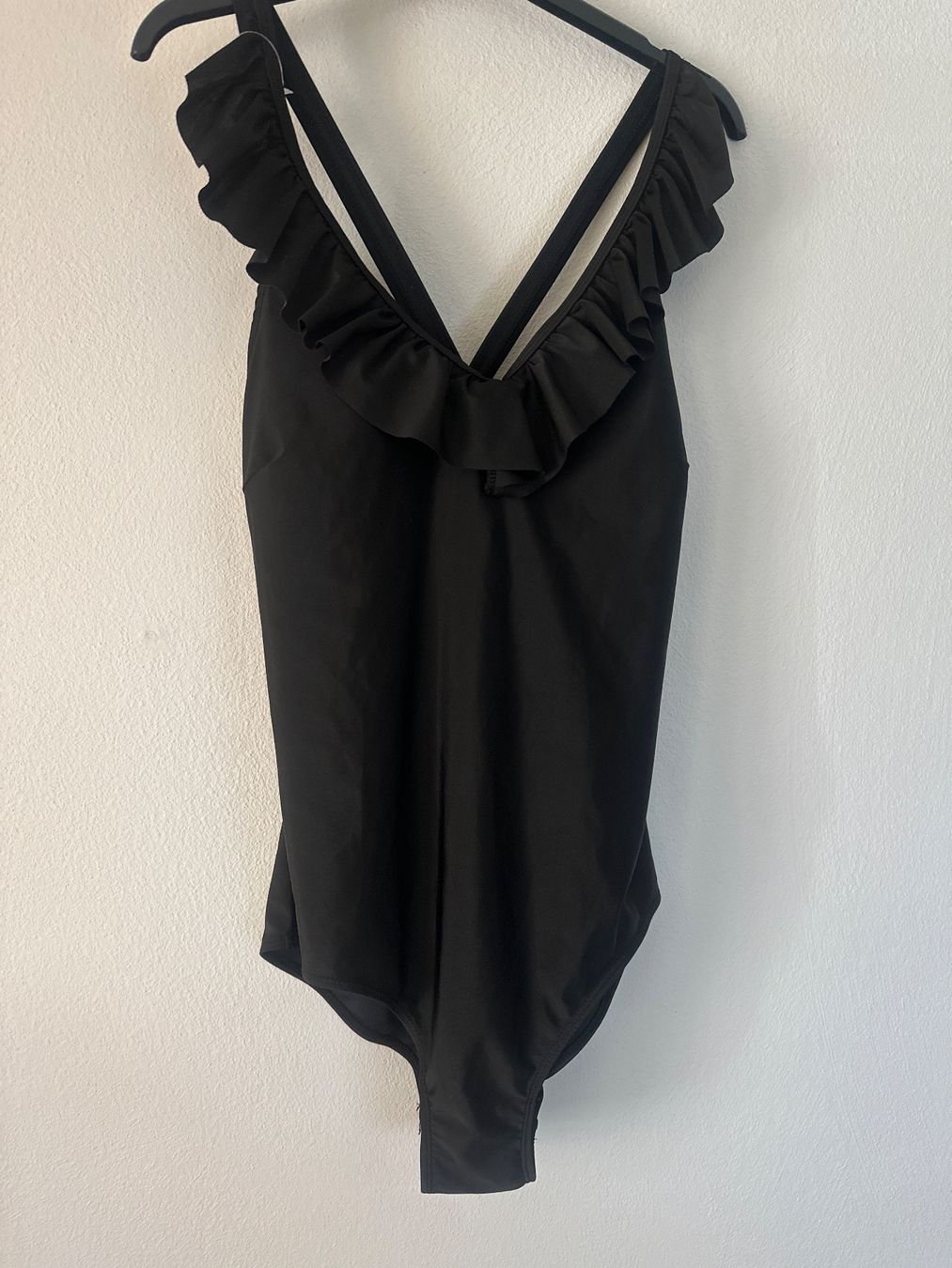 Costumi da bagno & Bikini: SCHWARZER BADEANZUG MIT RÜSCHEN AUSSCHNITT – Usato da Meienried venduto da ManuelaBoutique 2