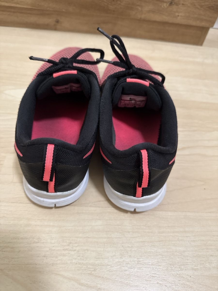 Nike Damenschuhe: Nike Damenschuhe Gr. 39 Schwarz-Pink – Gebraucht aus Pfungen von fes_9gxb 2