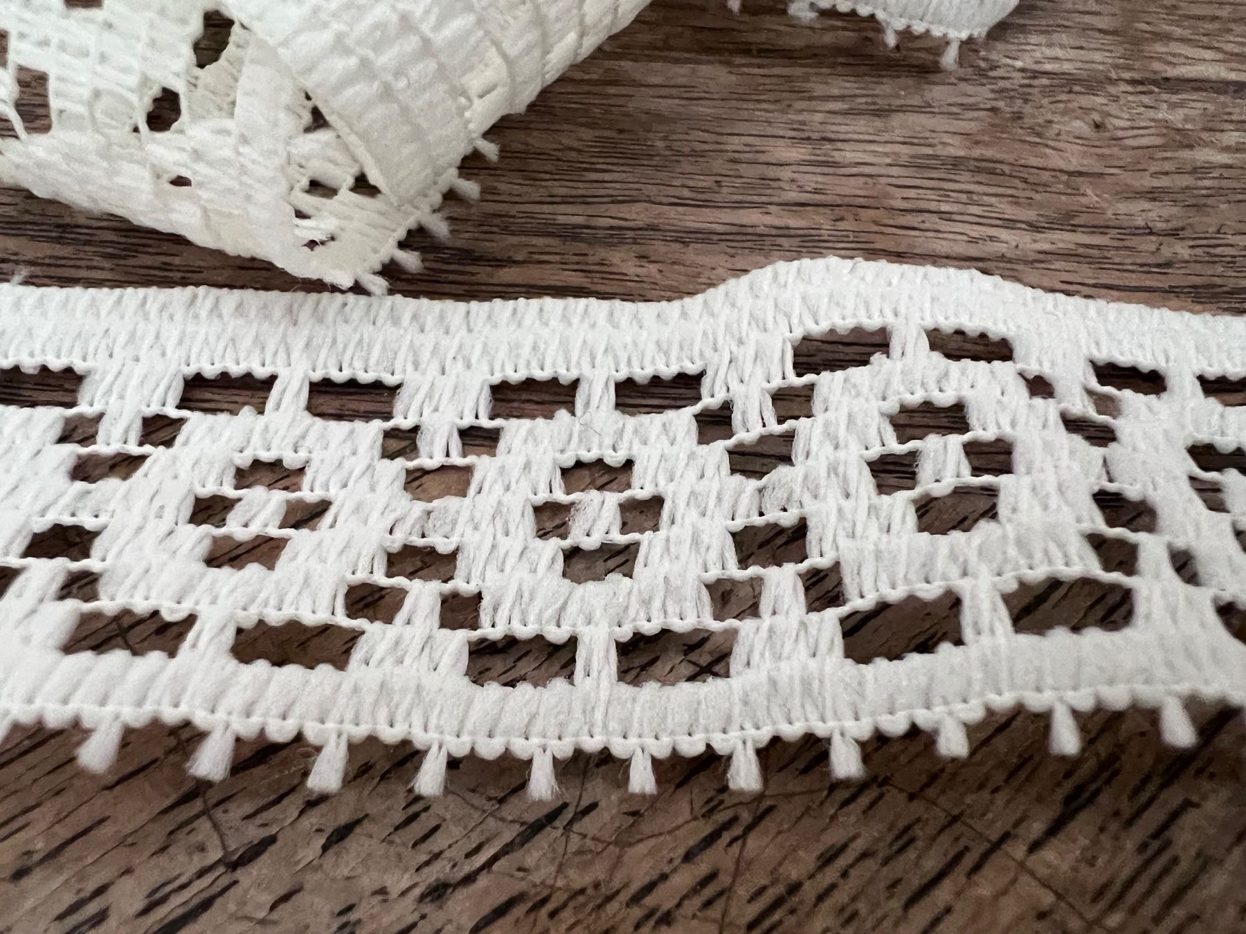 Tessuti: Alte, antike Spitzen - Shabby - 680cm – Nuovo (secondo la descrizione) da Walzenhausen venduto da Cerna007 4