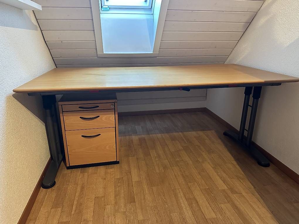 Scrivanie: Büro Tisch Höhenverstellbar – Usato da Frauenfeld venduto da locito09