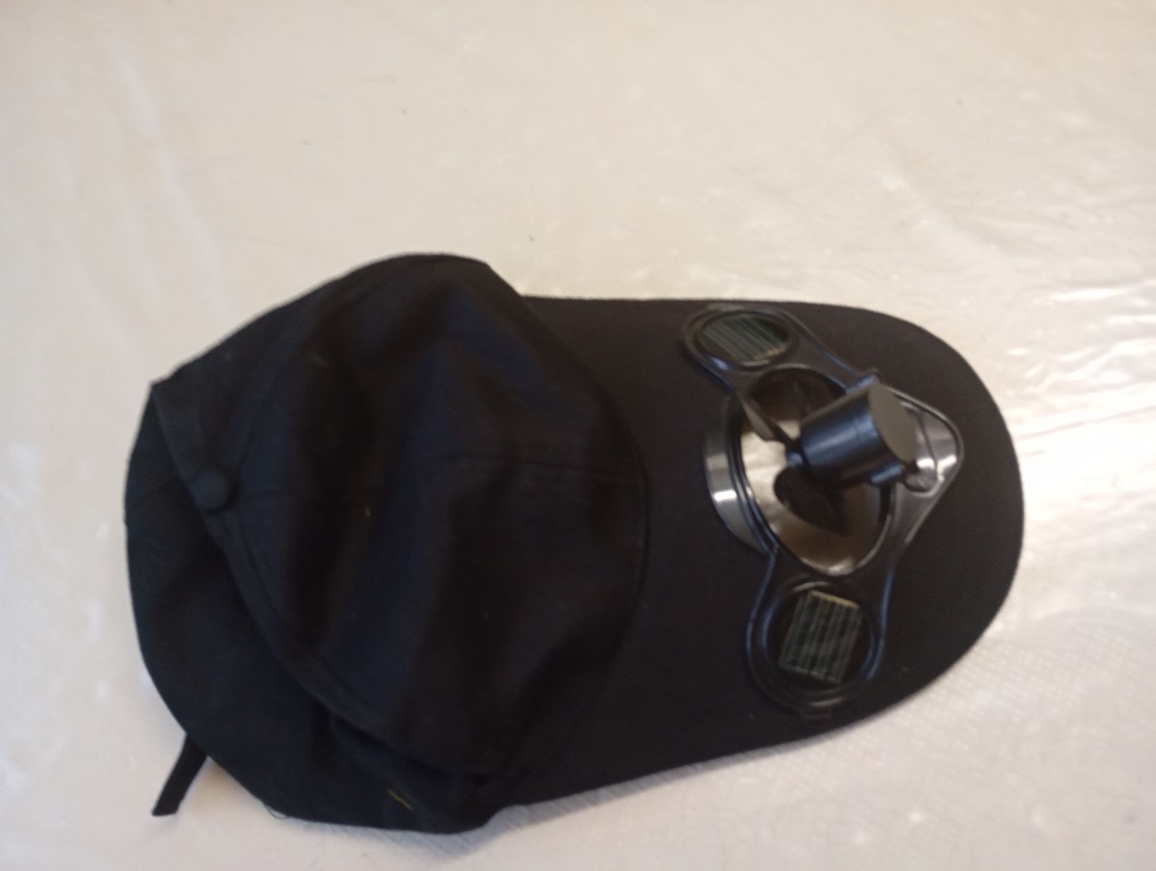 Copricapi, berretti & cappellini: Cap with integrated fan black used condition – Usato da Bern venduto da pav_8b6j 4