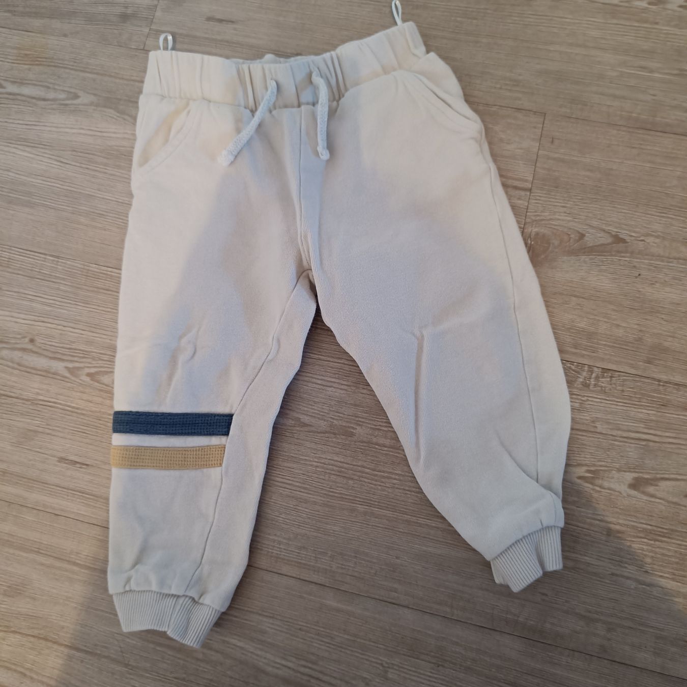 Pantalons: Hose Grösse 92 – D'occasion à Jaberg par urig17.