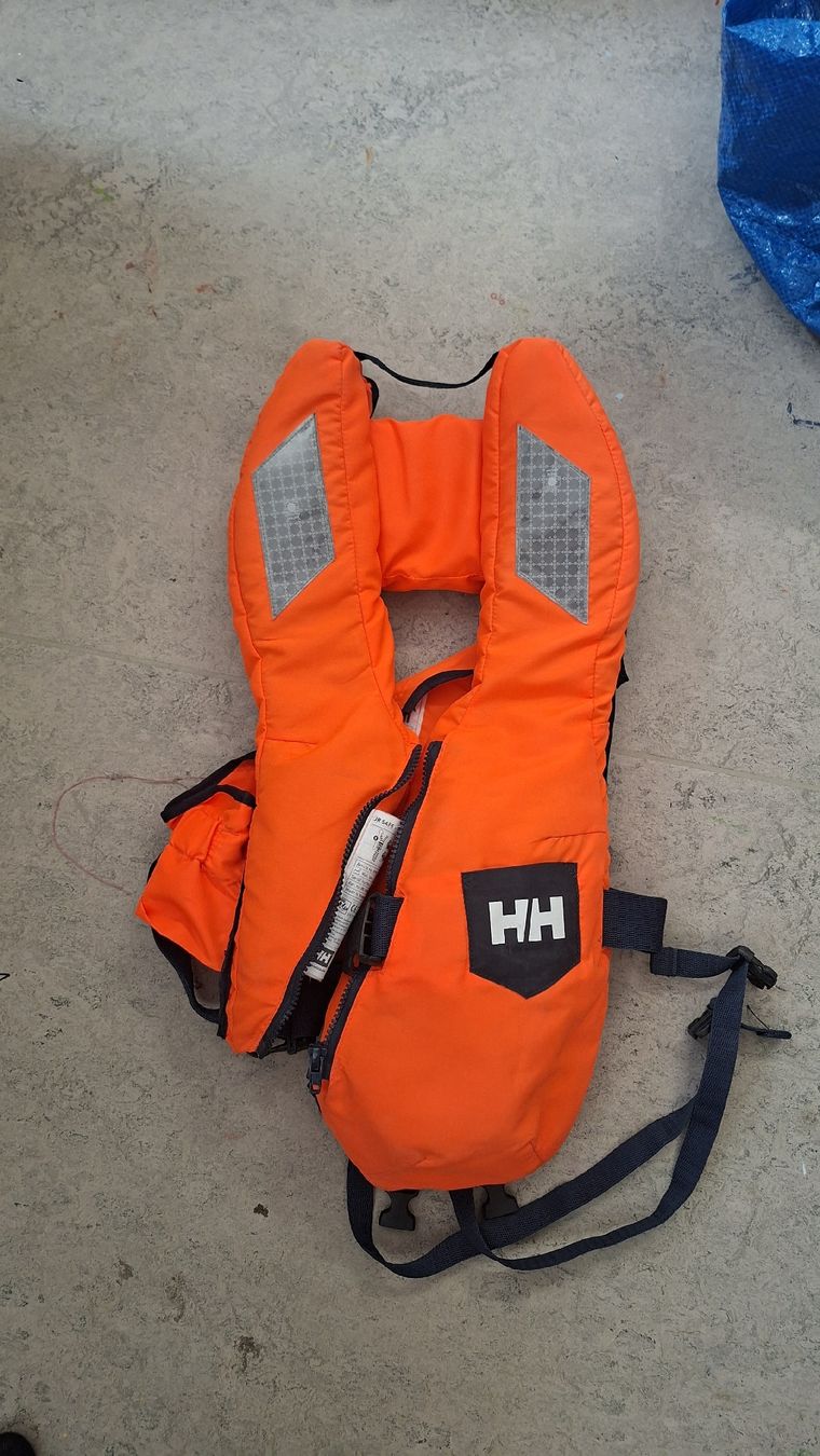 Helly Hansen Schwimmwesten: Schwimmweste Helly Hansen 20-35kg – Gebraucht aus Tagelswangen von oceanfish