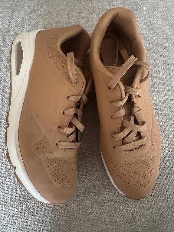 Chaussures femmes: Damen Sneakers Gr. 39 – D'occasion à Hütten par bri_kkp6