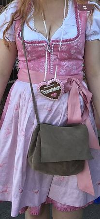 Dirndl mit angefertigten Schürze