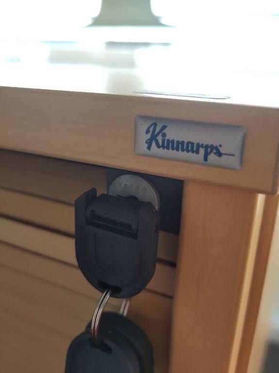 Armoires: Kinnarps Rolladenschrank – D'occasion à Pratteln par Cartonsducoeur_bl 2
