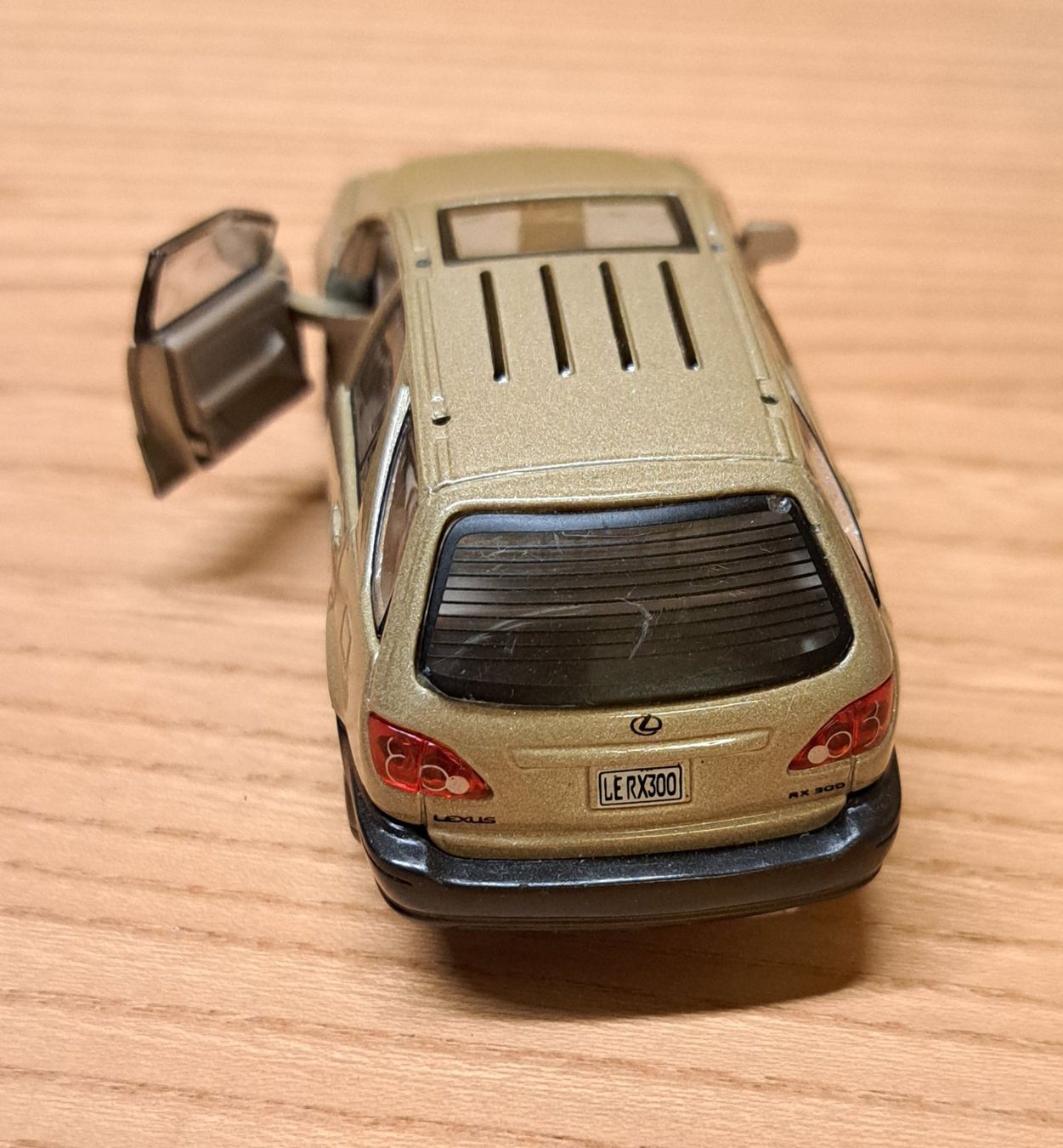 Lexus Modellini d'auto: Lexus RX300 Modell – Usato da Dietlikon venduto da kosta.katoglou 8
