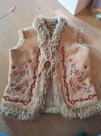 Gilet fourrure brodé 6-8 ans