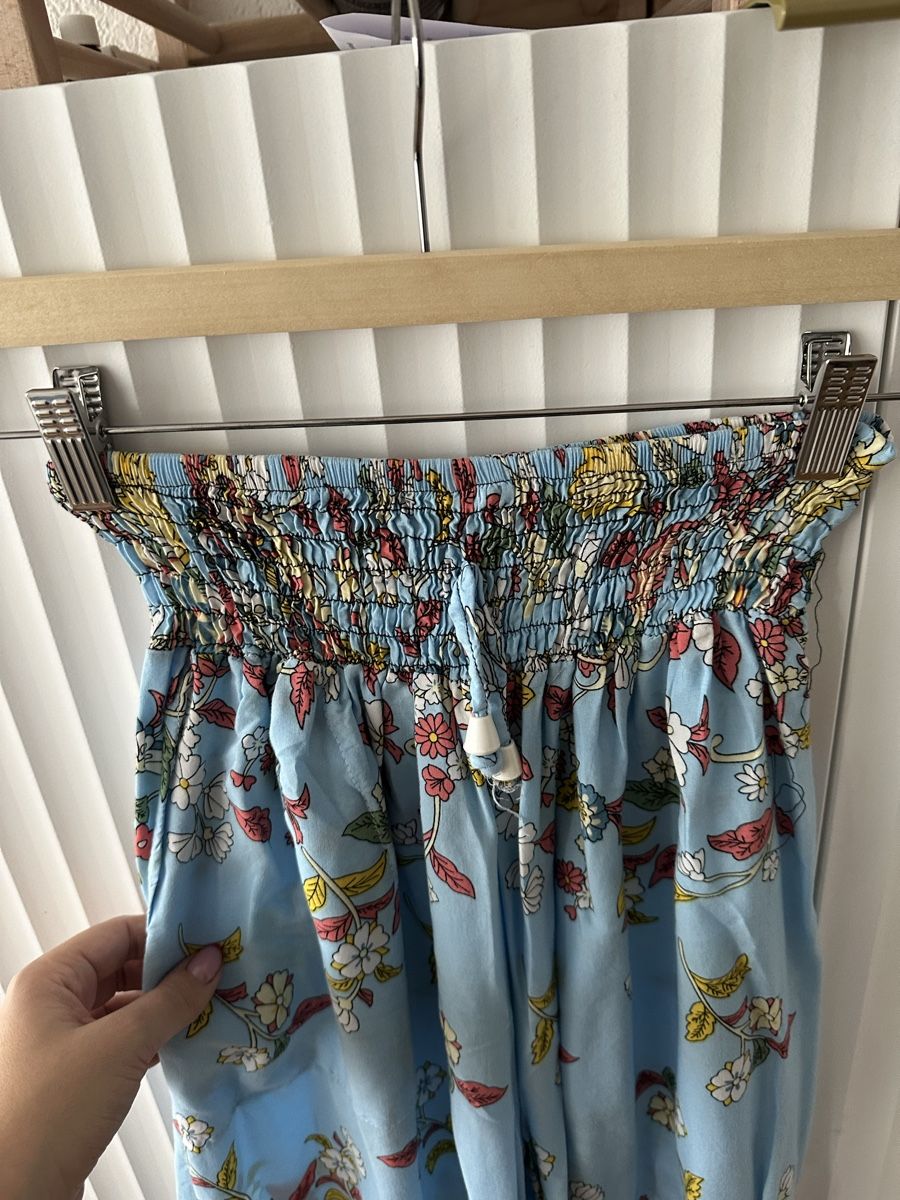 Pantaloni: Hellblaue Sommerhose mit Blumenmustern! – Usato da St. Gallen venduto da adr_l9jg 2