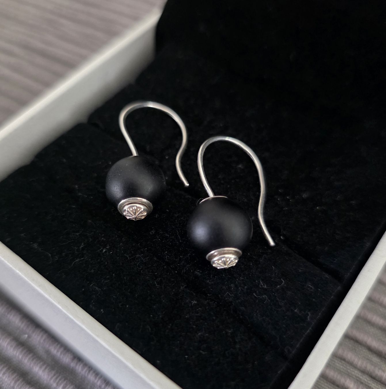 Thomas Sabo Ohrringe & -stecker: Thomas Sabo Ohrringe mit Onyxkugeln – Gebraucht aus Rikon im Tösstal von Quimy68