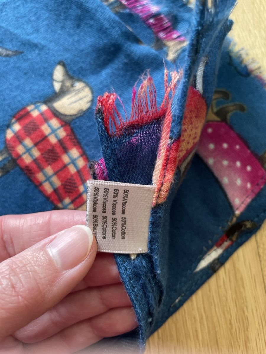 Sonstige Mädchenkleider: Schal mit Dackel-Motiv, Top Zustand – Gebraucht aus Rüfenacht BE von Edinas_shop 1