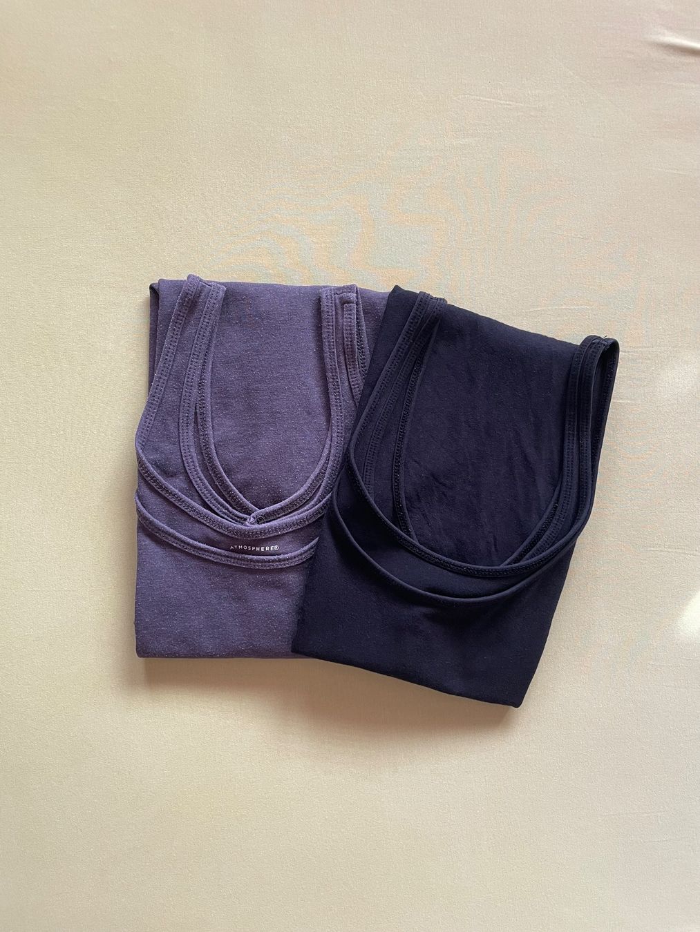 Tops: 2 Basic Tops Tank Tops schwarz und grau Grösse 34-36 – Gebraucht aus Winterthur von secondhand_love 5