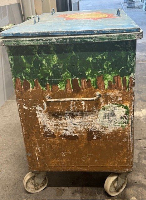Korpus: Container mit Rollen und Deckel bemalt gebraucht – Gebraucht aus Wigoltingen von London20 3