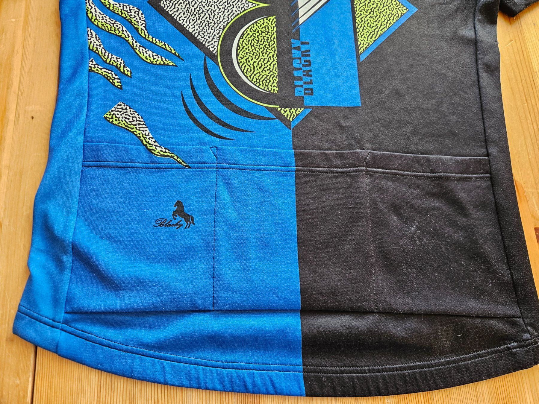 Leibchen & Hosen: Radtrikot Blacky vintage Grösse XL Velo Fahrrad Trikot – Gebraucht aus Hägglingen von United-Village-Trade 7