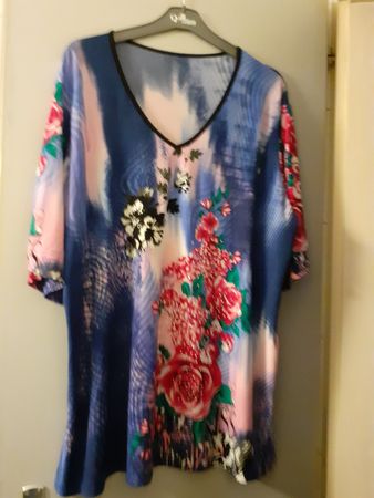 Sommerliches TShirt  mit Blumenprint & Glitzer Gr 46