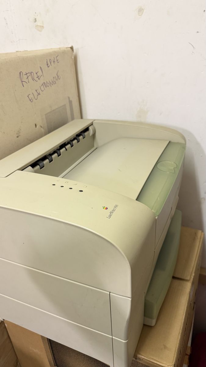Stampanti: Apple LaserWriter 8500 Imprimante Laser A3 – Usato da Lausanne venduto da Bazaille