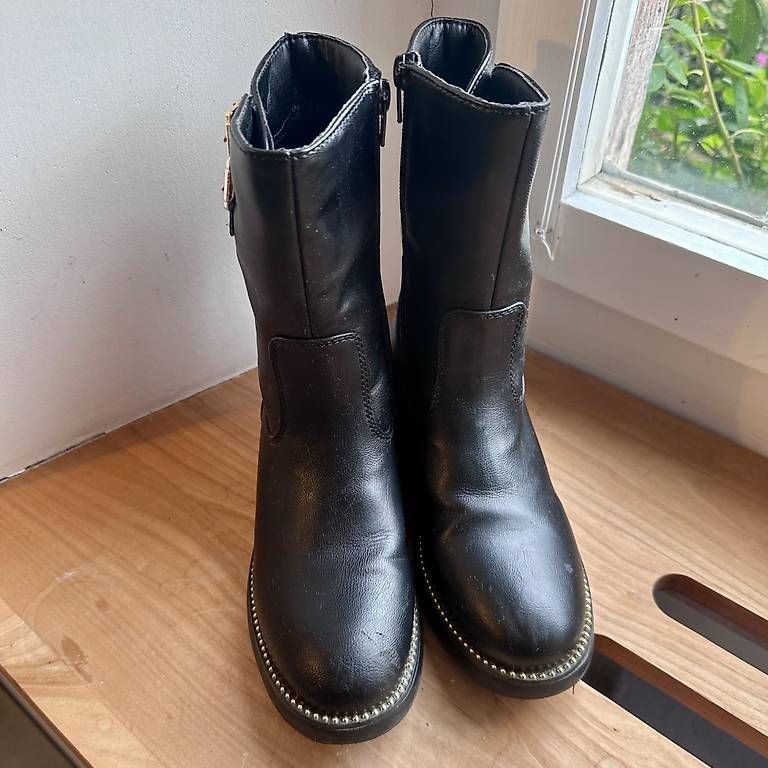 Scarpe per ragazze: Herbststiefel Mädchen 36 – Usato da Malans GR venduto da aicul31 2