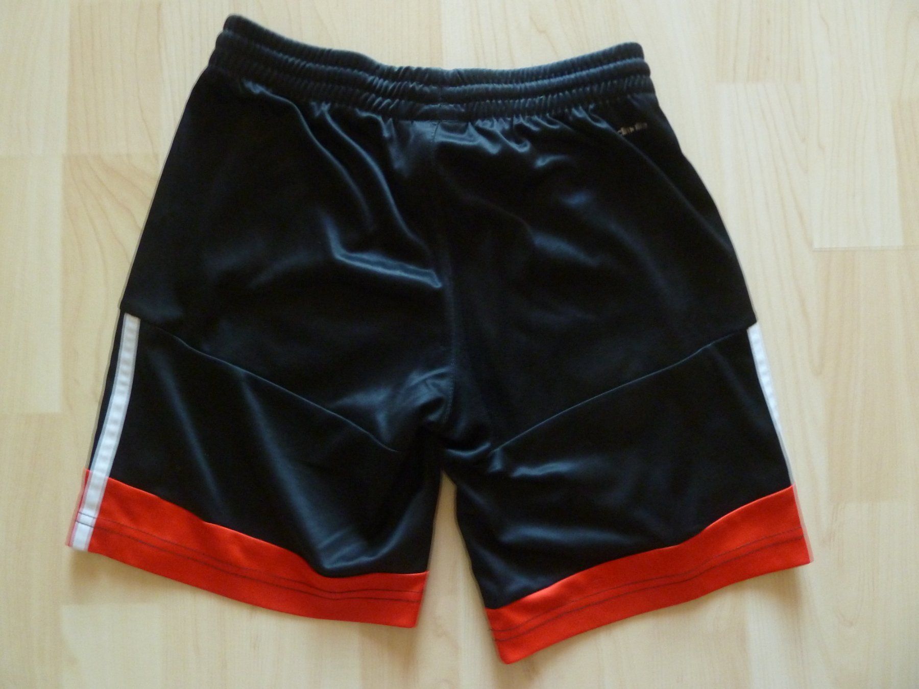 Adidas Pantalons: Adidas Sporthose Gr. 140 – D'occasion à Villnachern par tausendsassa02 1