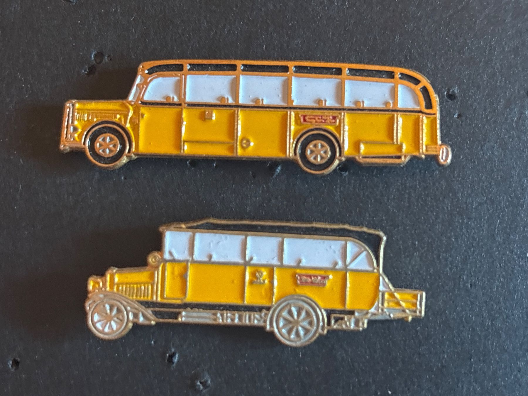 Plaketten & Abzeichen: Pins Postautos – Defekt aus Lützelflüh-Goldbach von NicoleL.